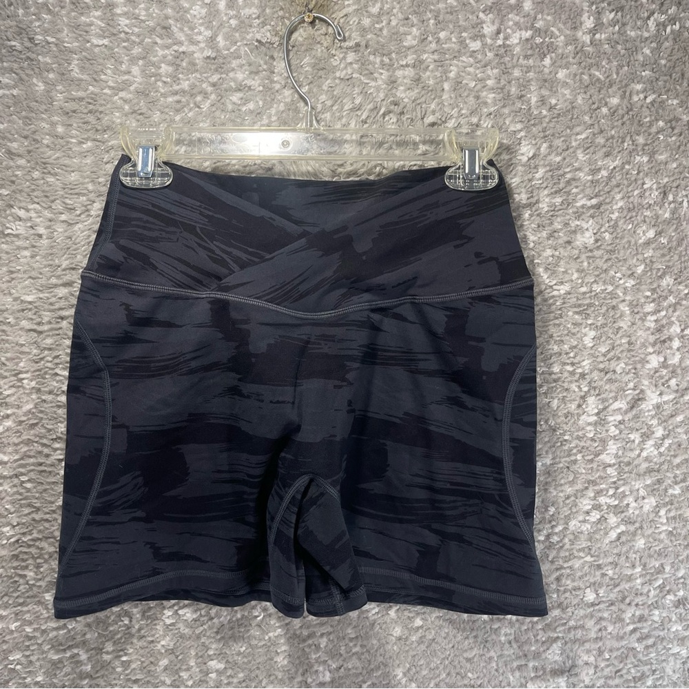 LULULEMON Camo Print Plus Size 18 Shorts Black Grey Sports